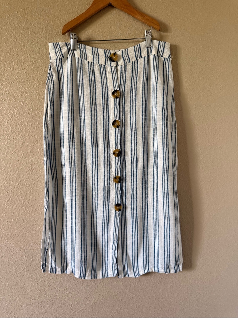 New Look White & Navy Vertical Stripe Button-Front Midi Skirt - Picture 2 of 6